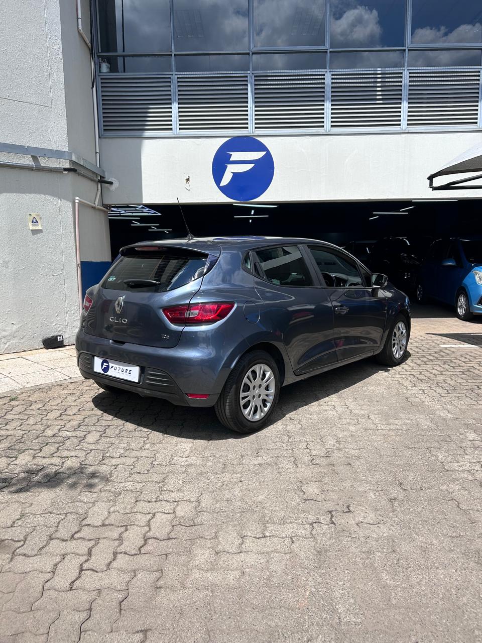2019 GREY RENAULT CLIO IV AUTHENTIQUE - Image 6