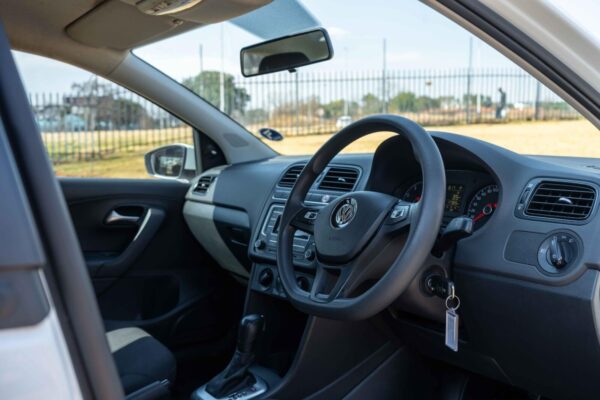 2018 WHITE POLO VIVO COMFORTLINE AUTO - Image 2