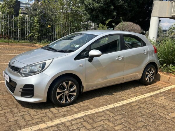 2015 SILVER KIA RIO HATCH - Image 2