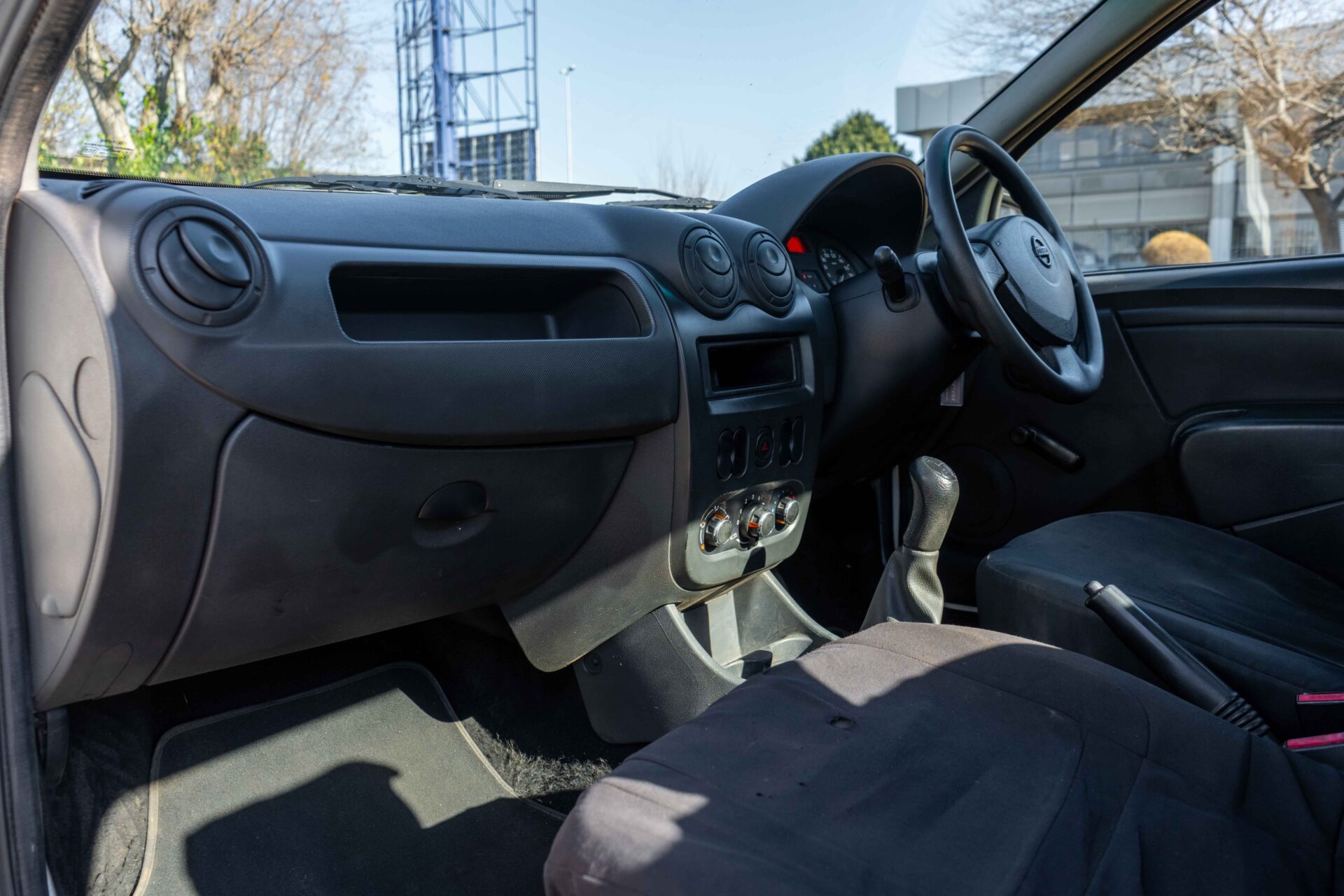 2018 WHITE NISSAN NP200 1.6 - Image 2