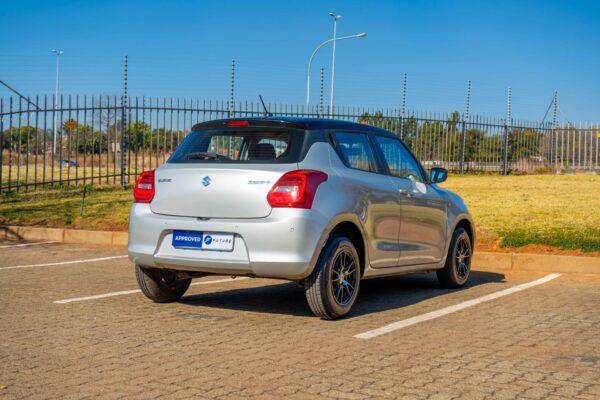2022 SILVER SUZUKI SWIFT 1.2 GA MANUAL - Image 4