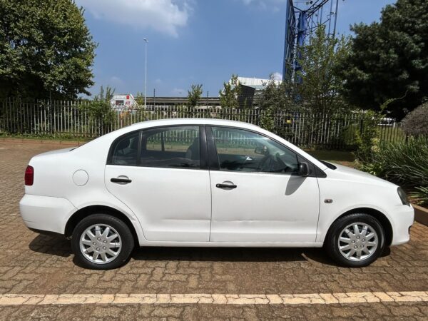 2013 VW POLO VIVO 1.6 TRENDLINE MANUAL SEDAN - Image 2