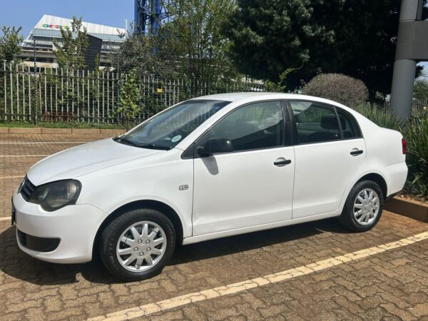 2013 VW POLO VIVO 1.6 TRENDLINE MANUAL SEDAN - Image 5