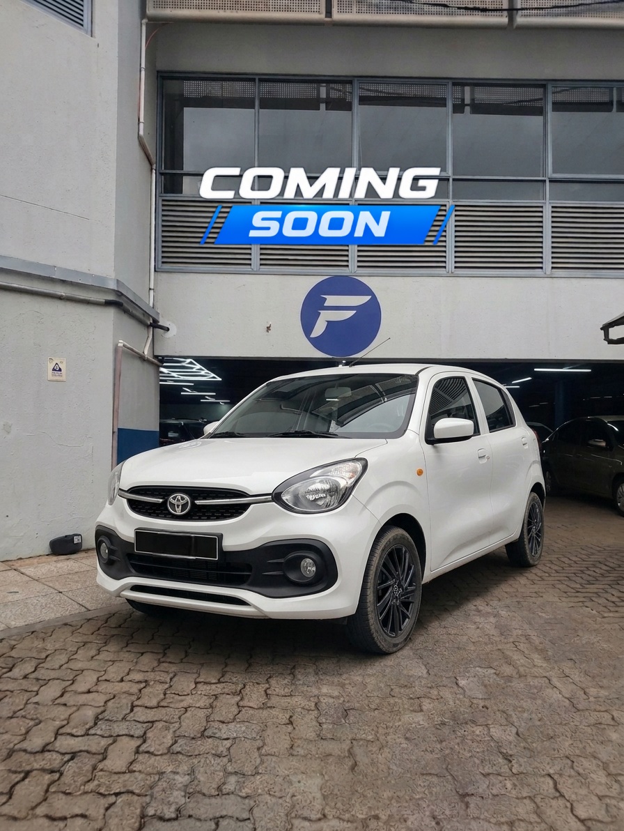2025 WHITE TOYOTA VITZ