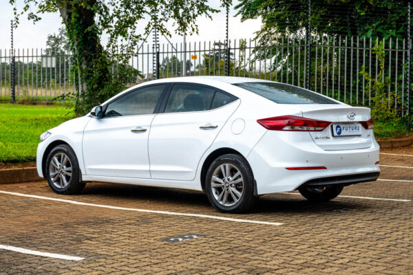 2019 HYUNDAI ELANTRA EXECUTIVE 1.6 A/T - Image 4