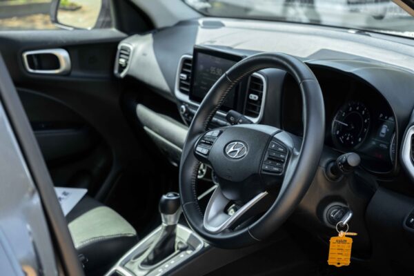 2022 HYUNDAI VENUE TGDI FLUID DCT 1.0 AUTO - Image 6