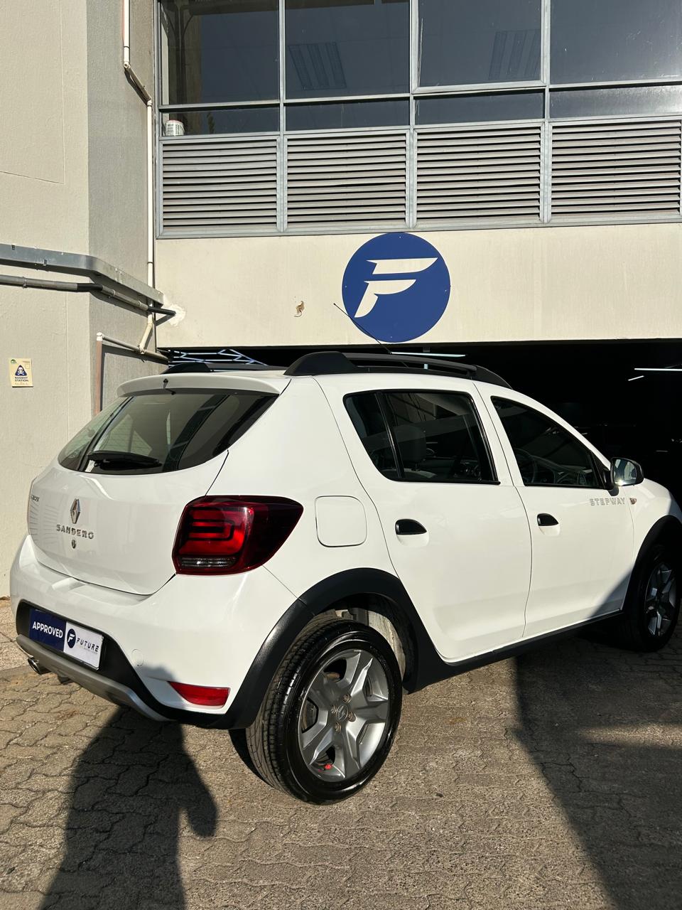 2019 WHITE RENAULT SANDERO STEPWAY EXPRESSION - Image 2