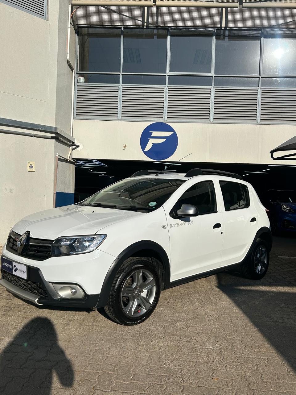 2019 WHITE RENAULT SANDERO STEPWAY EXPRESSION