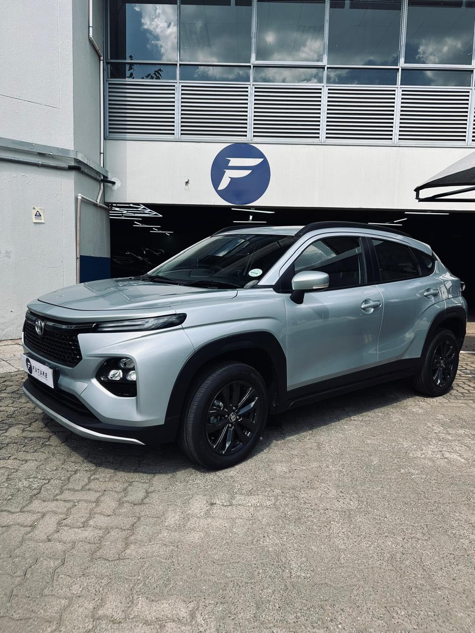2025 SILVER TOYOTA STARLET CROSS XS A/T