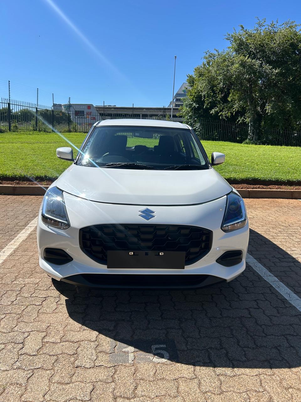 2025 WHITE SUZUKI GL + CVT AUTOMATIC