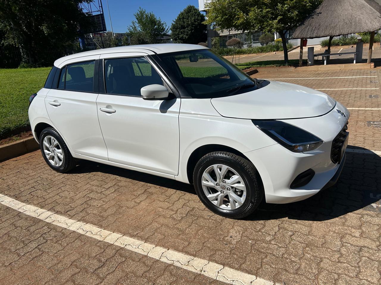 2025 WHITE SUZUKI GL + CVT AUTOMATIC - Image 5