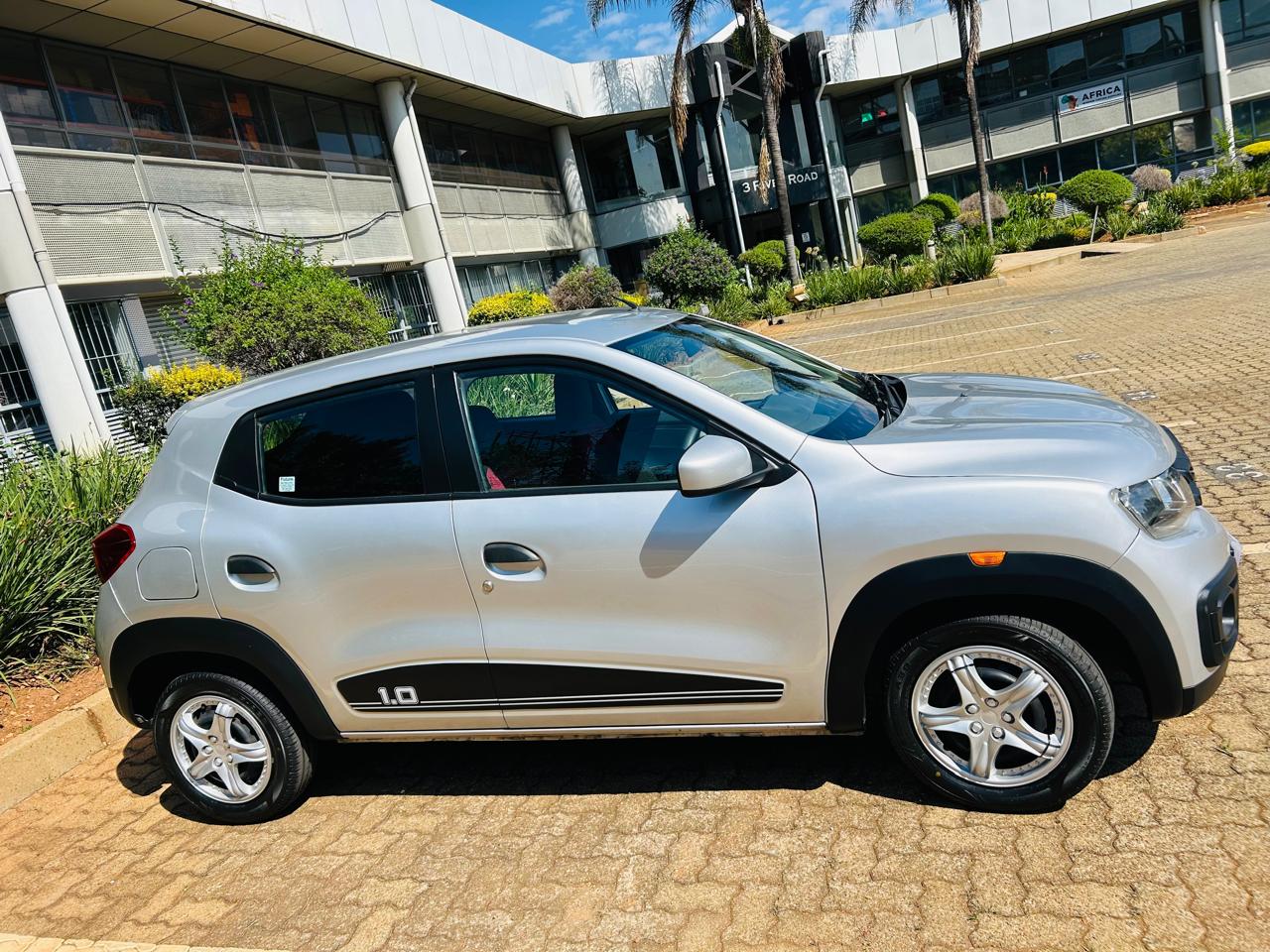 2022 SILVER RENAULT KWID 1.0 DYNAMIQUE MANUAL - Image 4