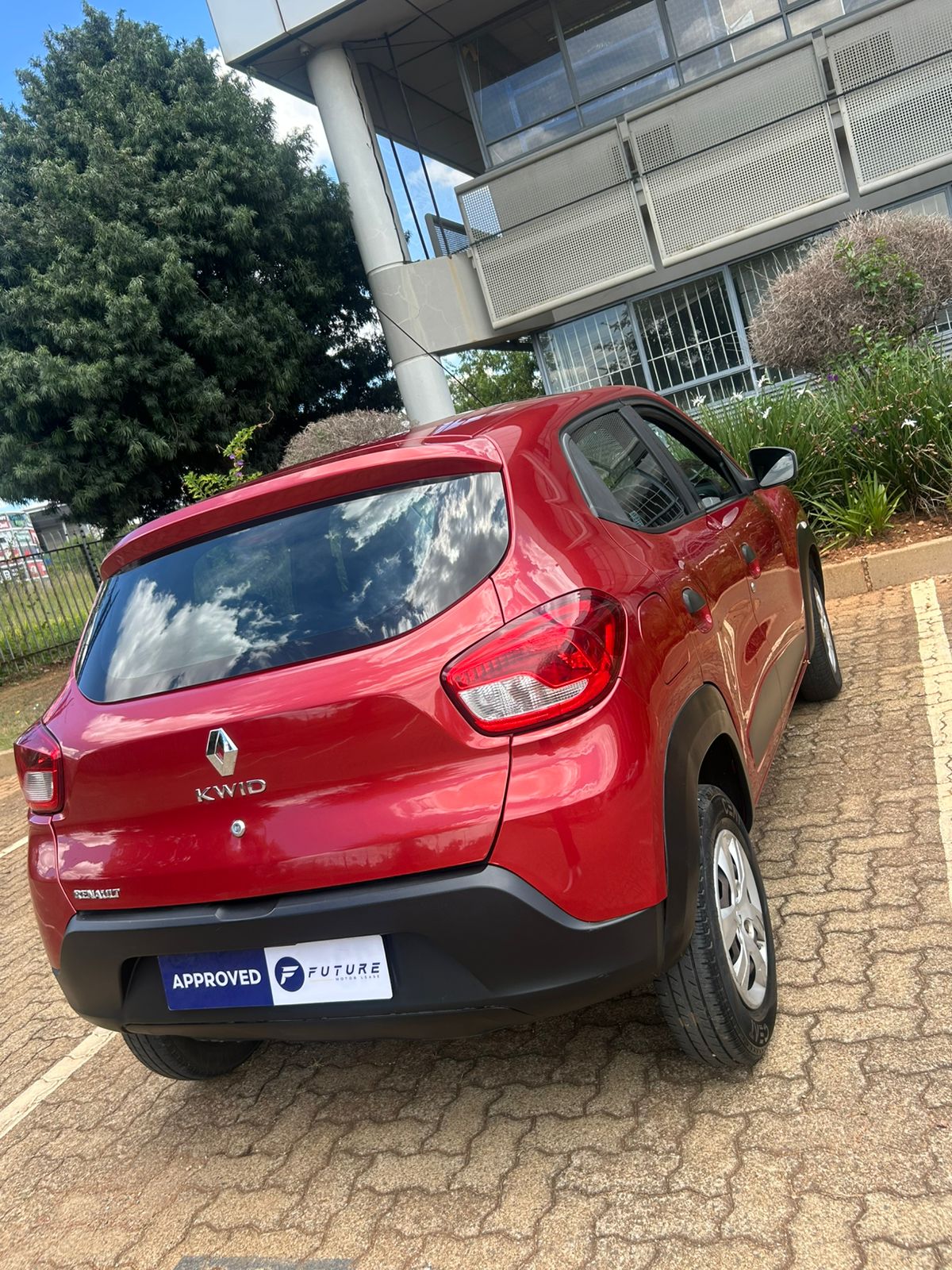 2017 RED RENAULT KWID DYNAMIQUE 5DR - Image 2