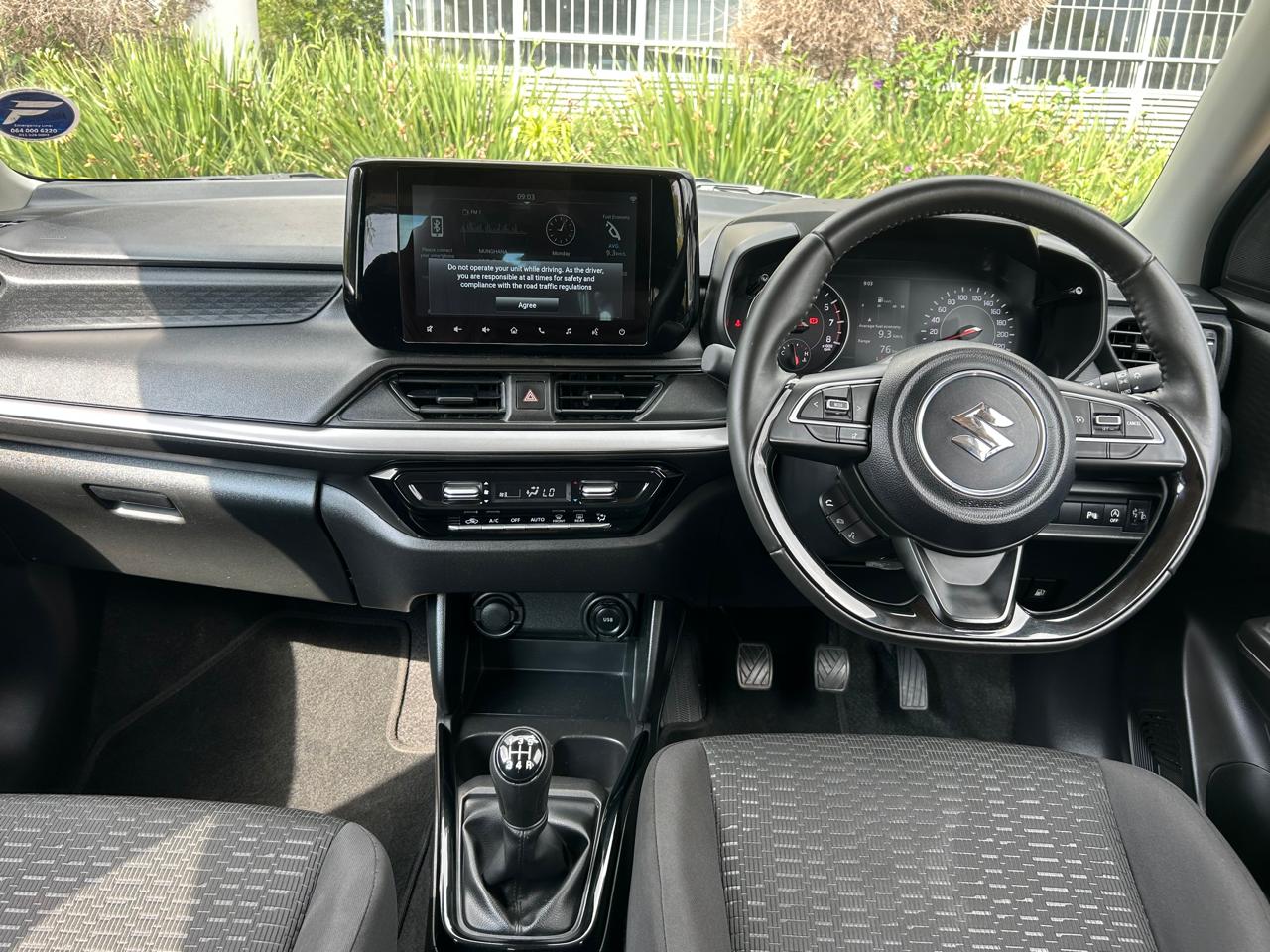 2025 WHITE SUZUKI SWIFT GLX 1.2 - Image 4