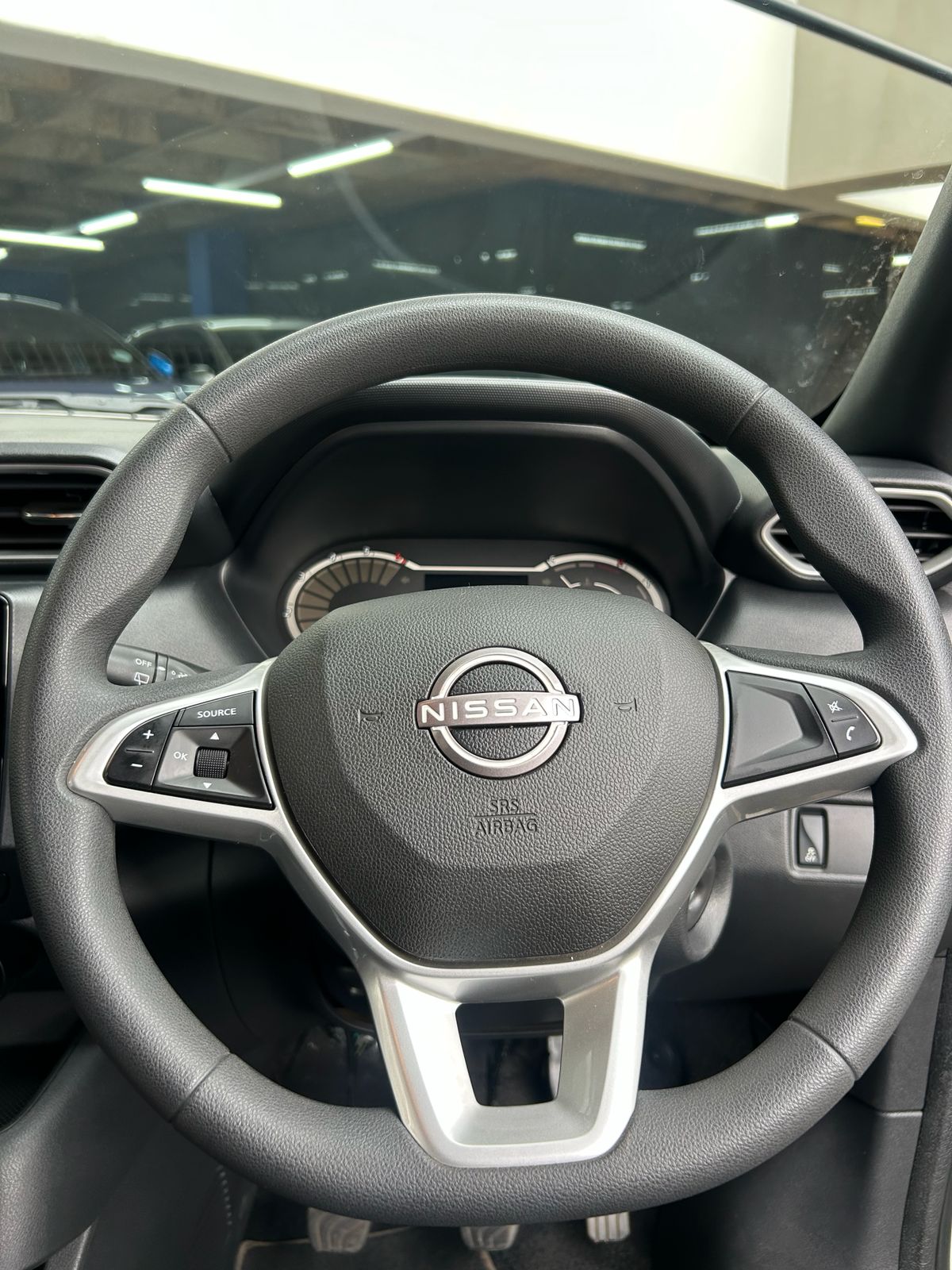 2025 WHITE NISSAN MAGNITE 1.0 MANUAL - Image 5