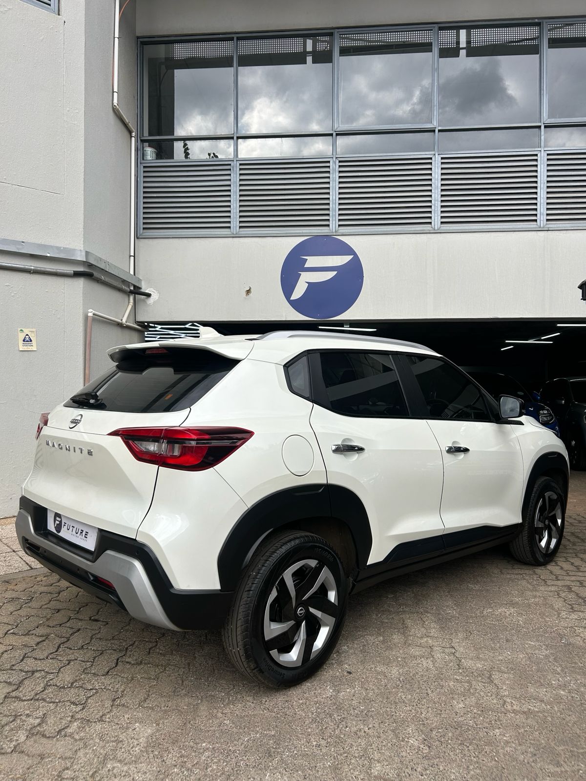 2025 WHITE NISSAN MAGNITE 1.0 MANUAL - Image 3