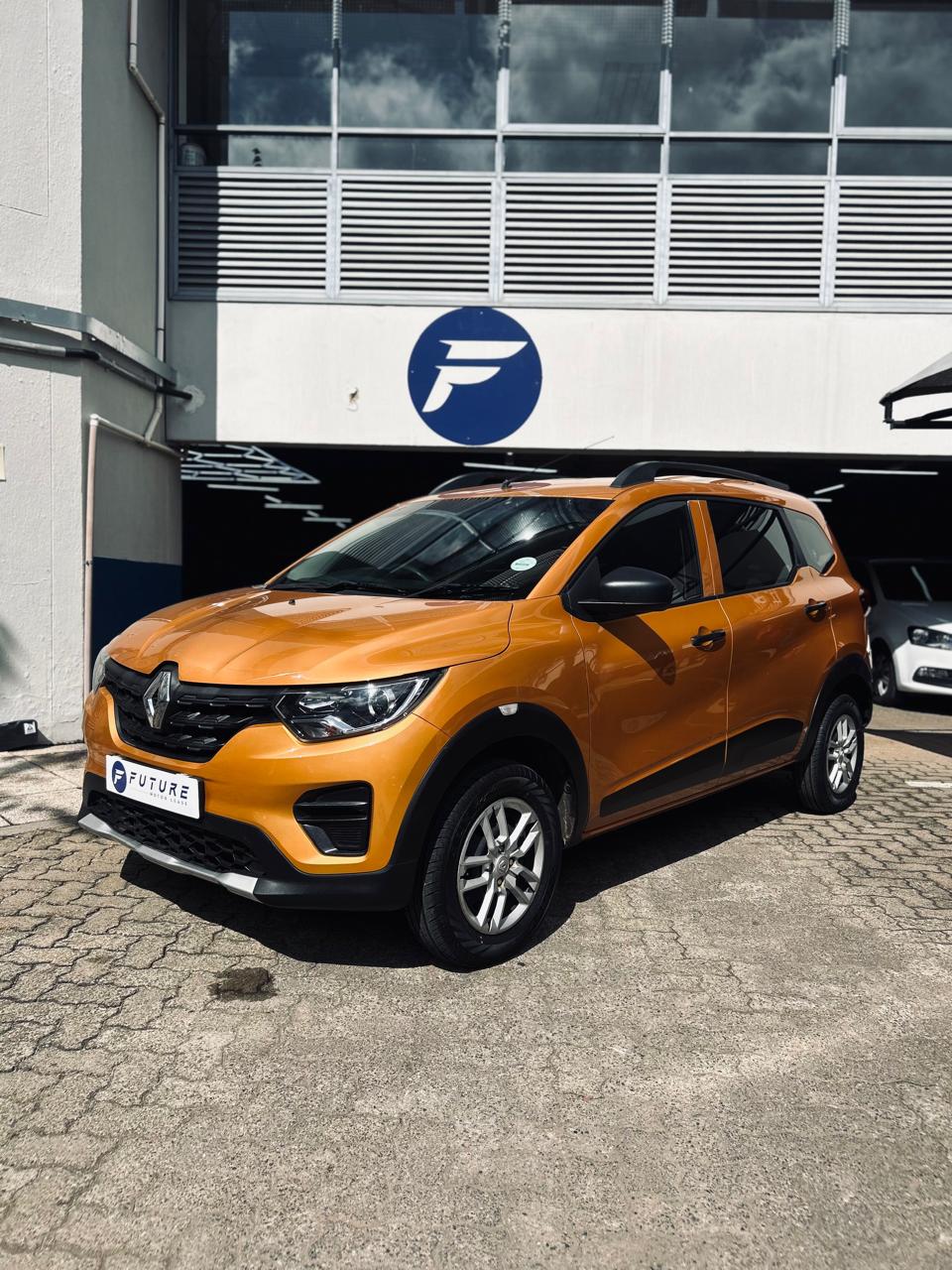 2022 YELLOW RENAULT TRIBER 1.0 EXPRESSION