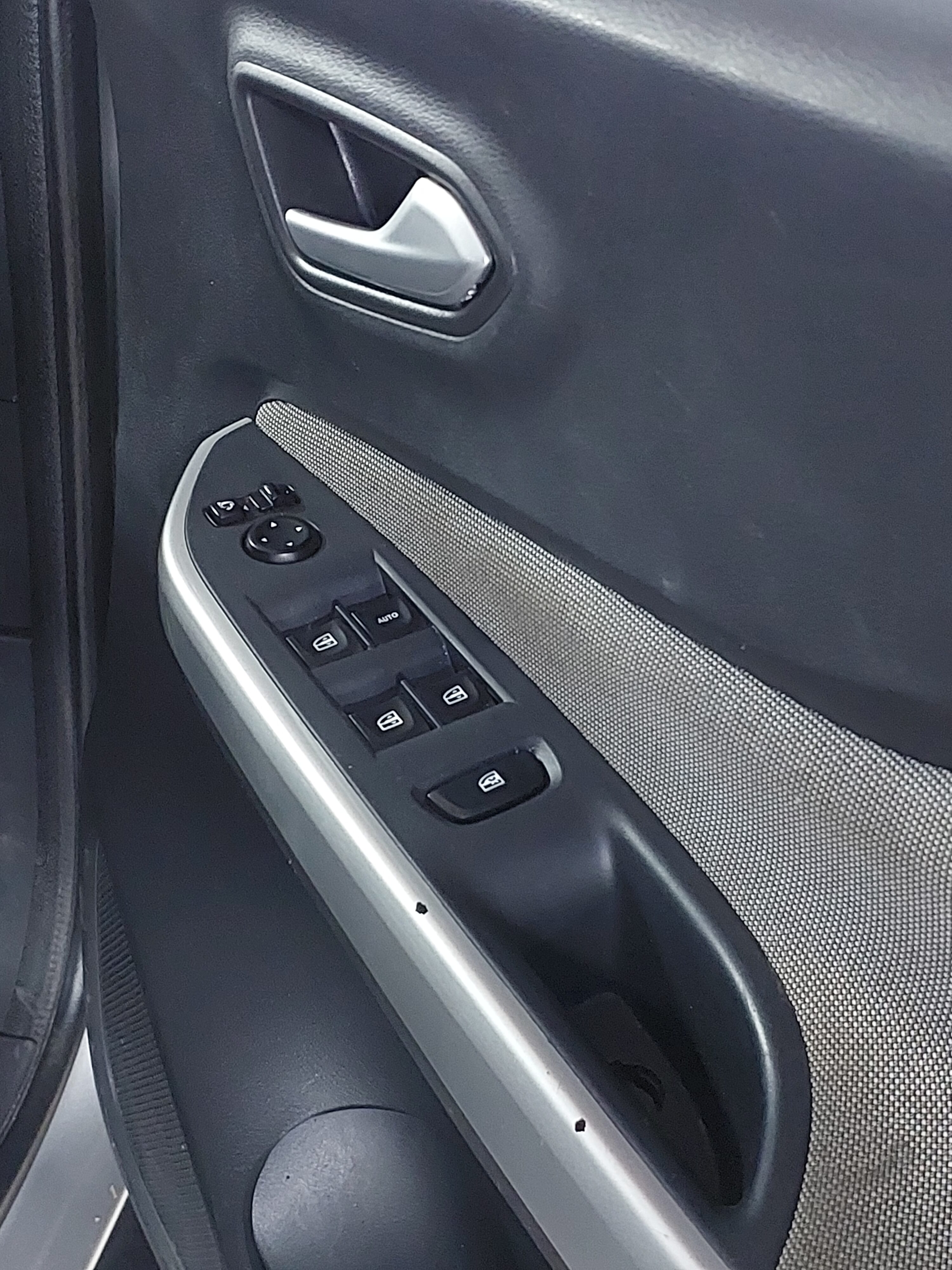 2023 NISSAN MAGNITE VISIA, SILVER - Image 5