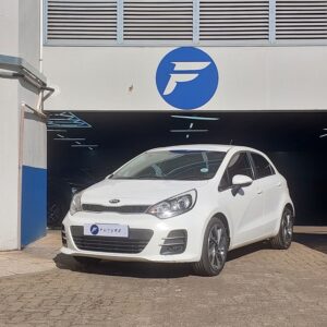 2016 WHITE KIA RIO TEC HATCH